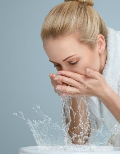 冷水洗臉縮毛孔？眼霜太油長肉芽？美萊寶美容儀器科研人員幫你破解4大保養(yǎng)謠言